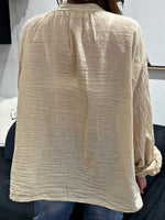 Charger l'image dans la galerie, Chemise beige brodée AZUREA
