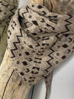 Charger l'image dans la galerie, Echarpe triangle ZAYA Taupe

