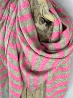 Charger l'image dans la galerie, Echarpe triangle NELIA Rose malabar/Beige
