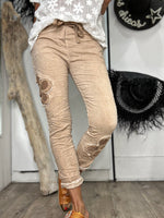Charger l'image dans la galerie, Pantalon magique Camel - EMMA

