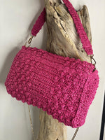 Charger l'image dans la galerie, Sac paille Fuchsia rabat chaîne - ZYRA
