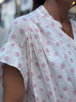 Charger l'image dans la galerie, Blouse Lait à pois rose - AUREA
