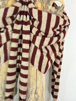 Charger l'image dans la galerie, Echarpe triangle NELIA Bordeaux/Beige
