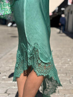 Charger l'image dans la galerie, Jupe satinée dentelle Verte - LYSEA
