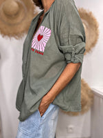 Charger l'image dans la galerie, Chemise LOVE PEACE Kaki
