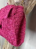 Charger l'image dans la galerie, Sac paille Fuchsia rabat chaîne - ZYRA
