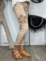 Charger l'image dans la galerie, Pantalon magique Camel - EMMA
