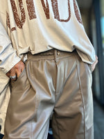 Charger l'image dans la galerie, Pantalon similicuir TIMO Taupe
