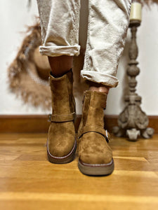 Boots PIA Camel