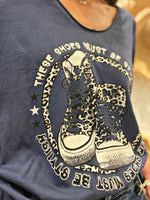 Charger l&#39;image dans la galerie, Tee shirt THESE SHOES MUST BE STYLISH Marine
