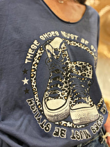 Tee shirt THESE SHOES MUST BE STYLISH Marine